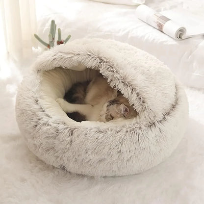 Chat qui dors dans un lit beignet